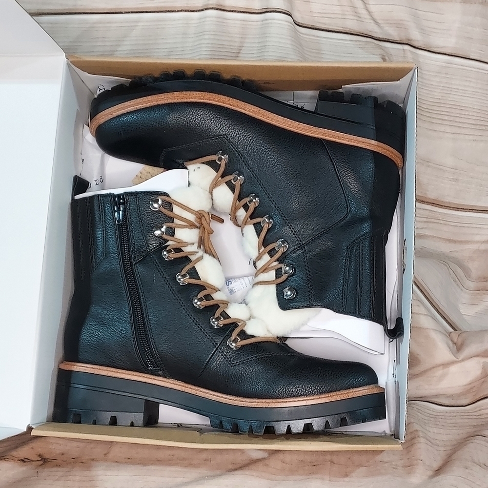 Indigo Rd Iririe combat boot black faux shearing lace up with side zip 10M